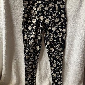 Torrid leggings floral skull design Size 0 (12)